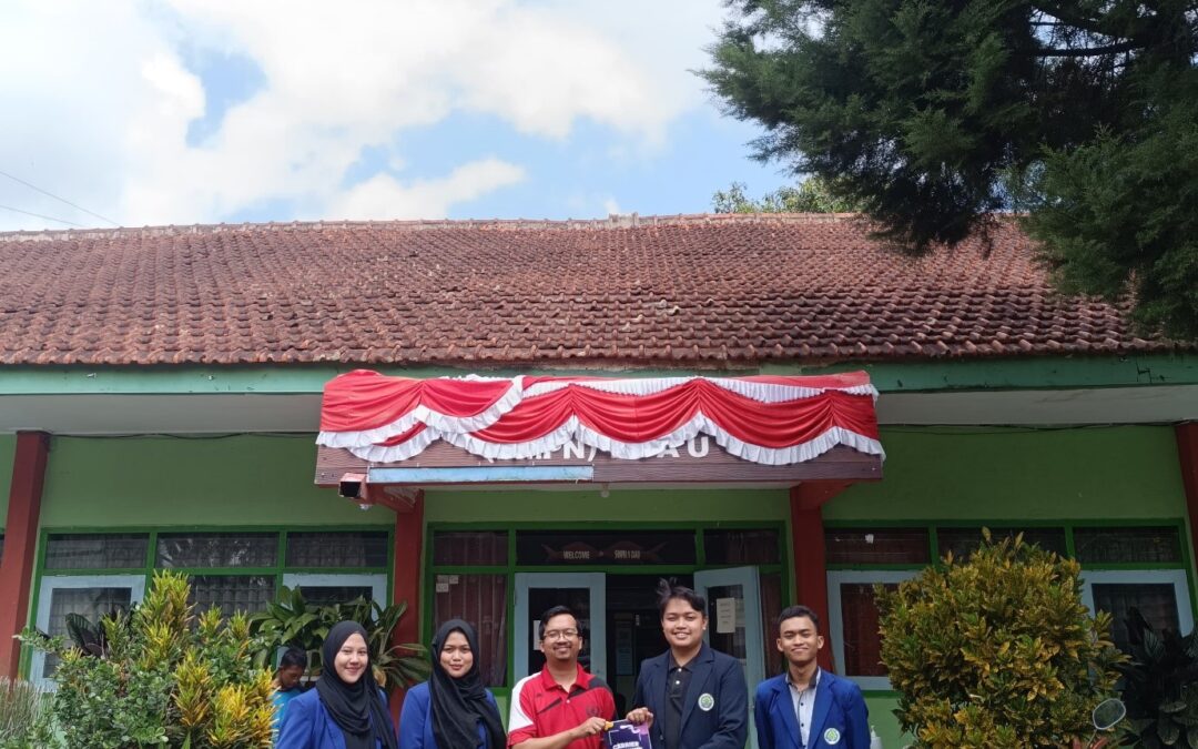Mahasiswa BK Kembangkan Modul Karier untuk SMP, Diserahkan ke SPMN 1 Dau