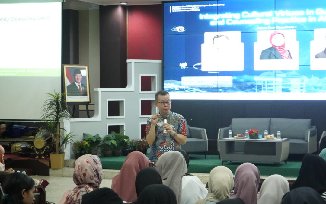 Prof. Timothy Sim Soroti Peran Kearifan Lokal dalam Konseling Keluarga untuk Tingkatkan Literasi Kesehatan Mental Remaja pada International Seminar S3 Bimbingan dan Konseling