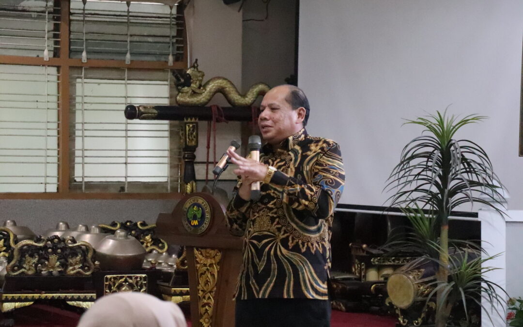 Prof. Madya Dr. Zainudin Bin Hassan Paparkan Penguatan Kurikulum BK di Era AI pada International Seminar S1 BK FIP UM